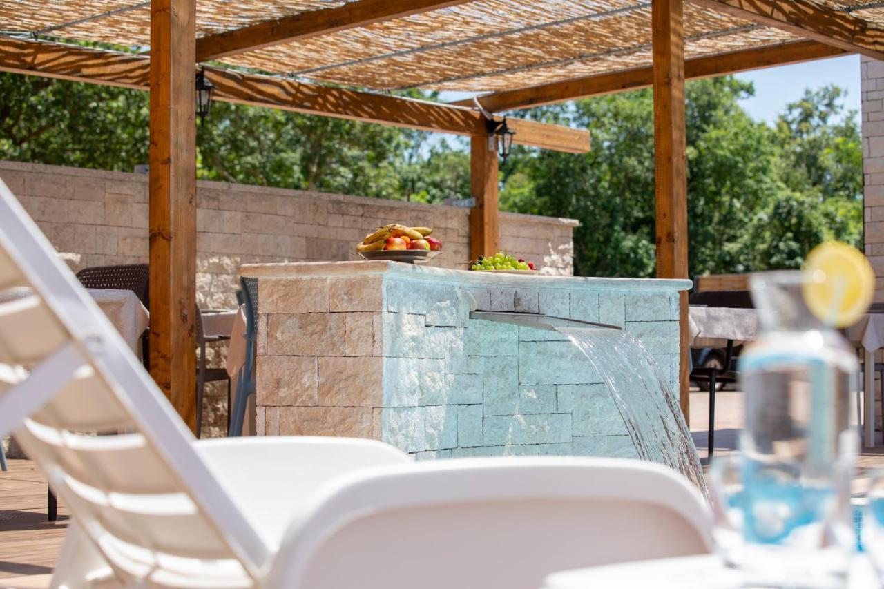 Hotel Natura Vilanija Екстериор снимка
