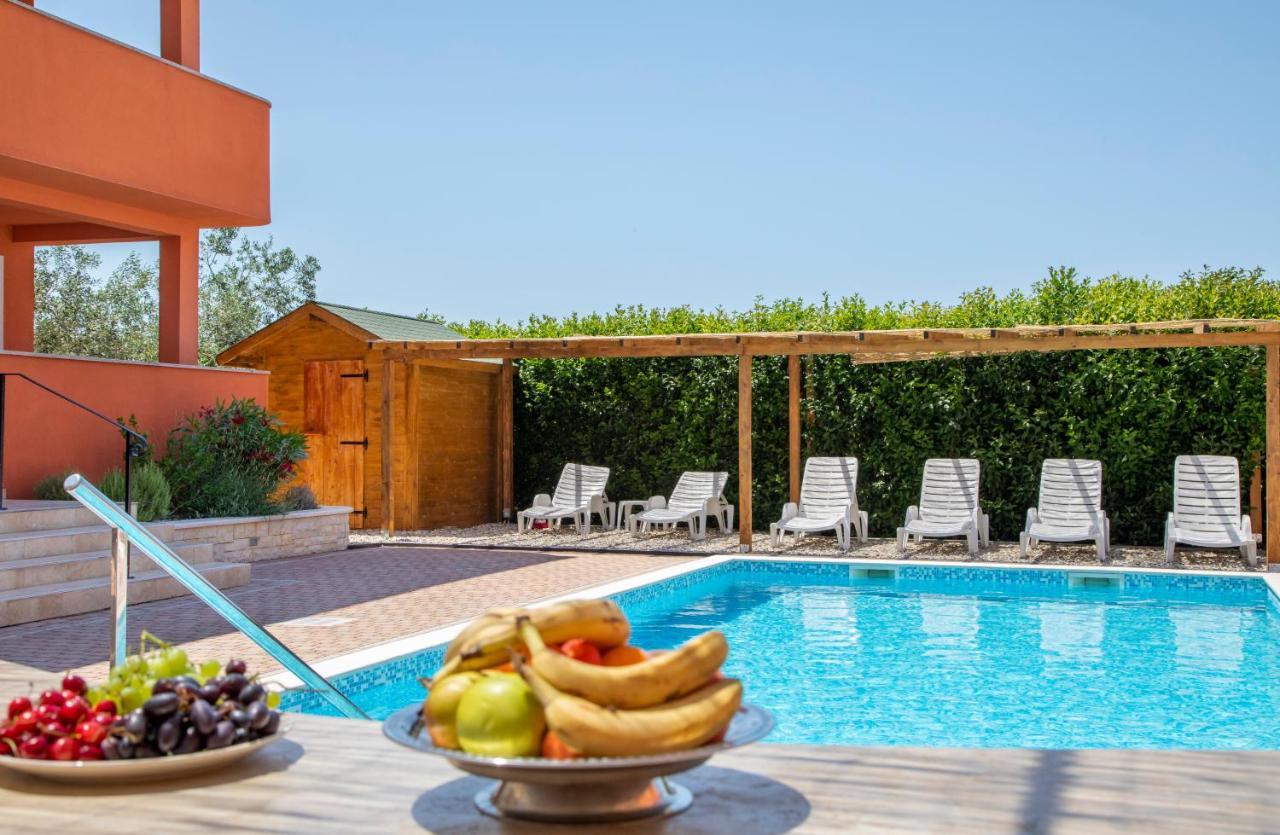 Hotel Natura Vilanija Екстериор снимка