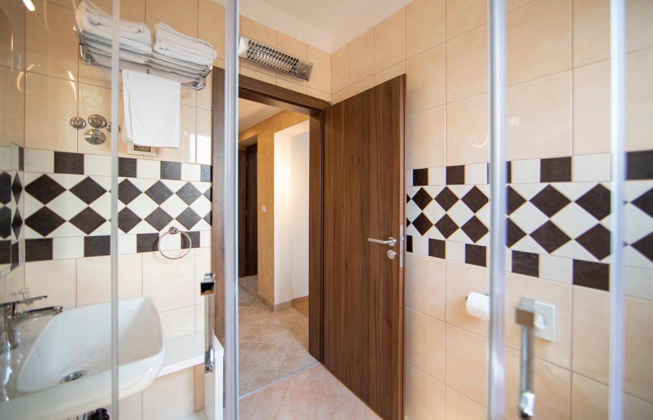 Hotel Natura Vilanija Екстериор снимка