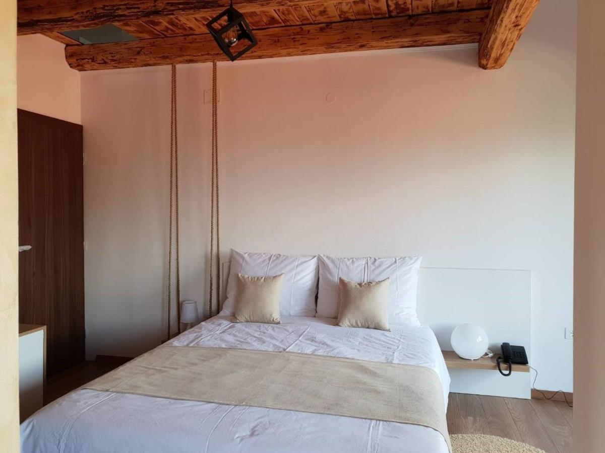 Hotel Natura Vilanija Стая снимка