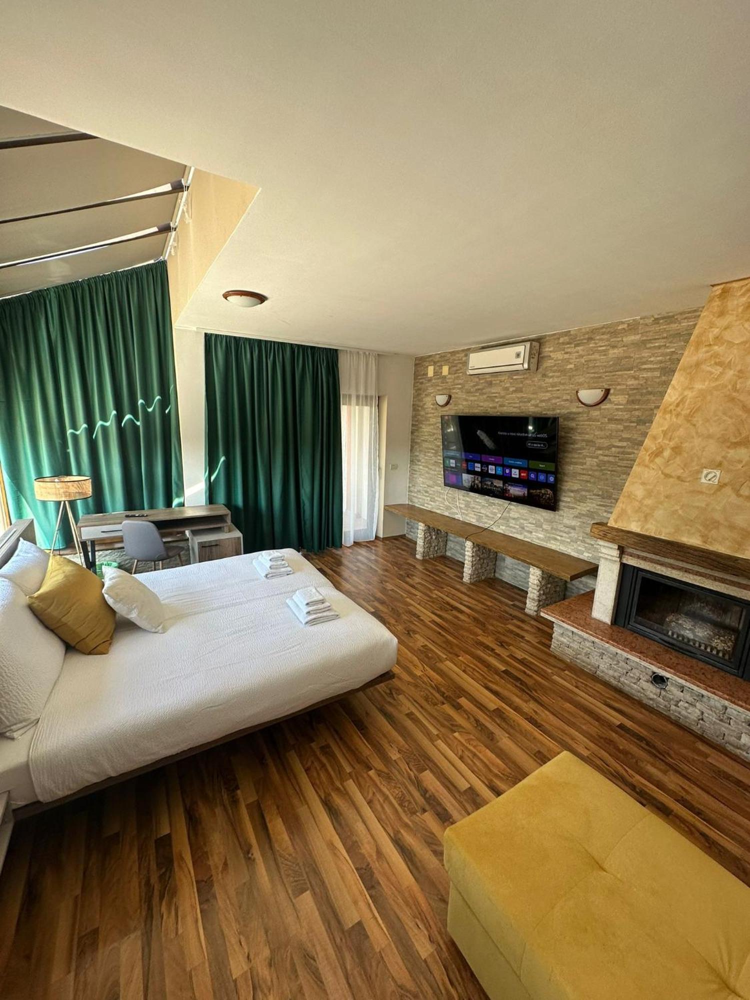 Hotel Natura Vilanija Екстериор снимка