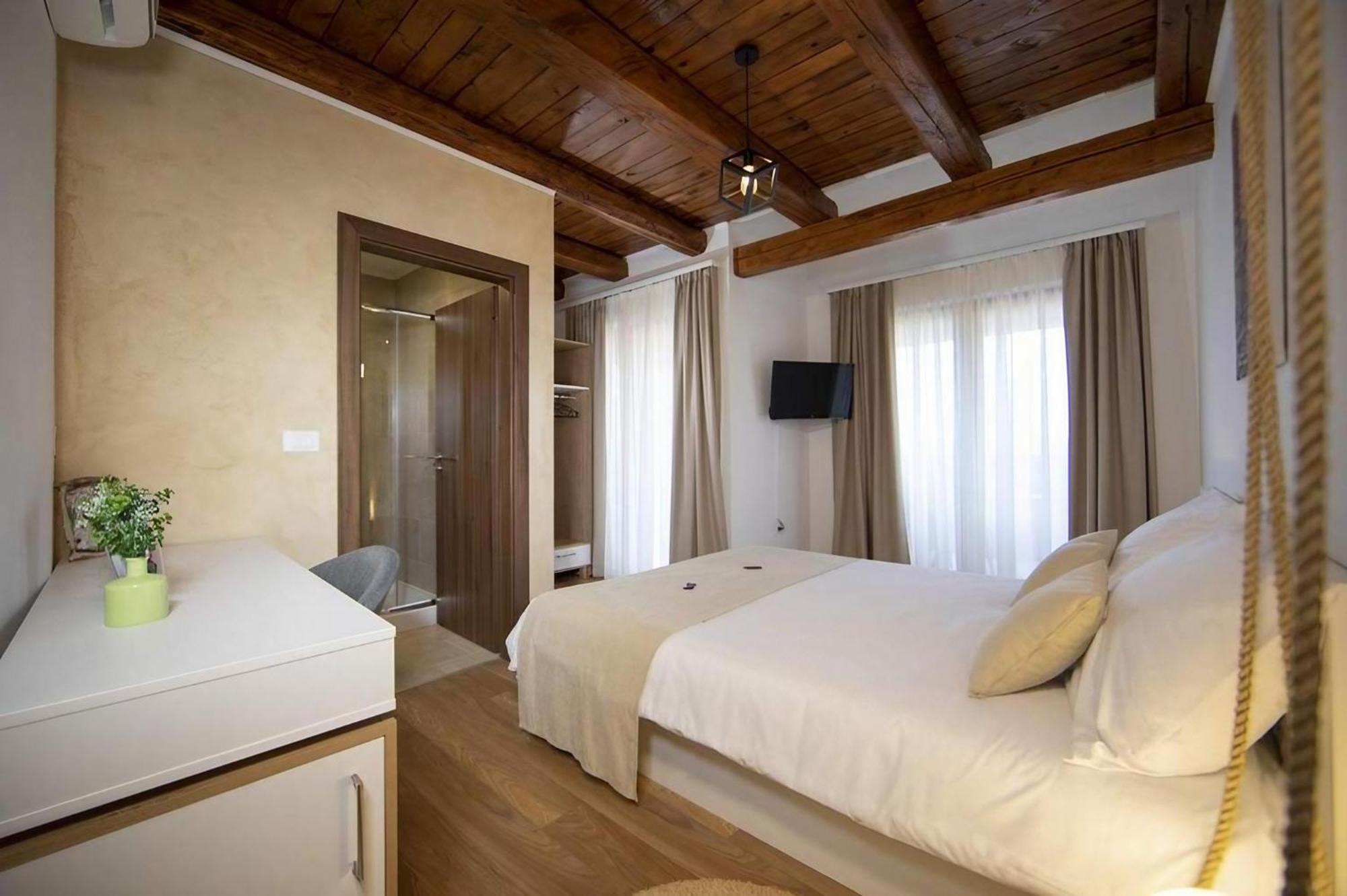 Hotel Natura Vilanija Екстериор снимка