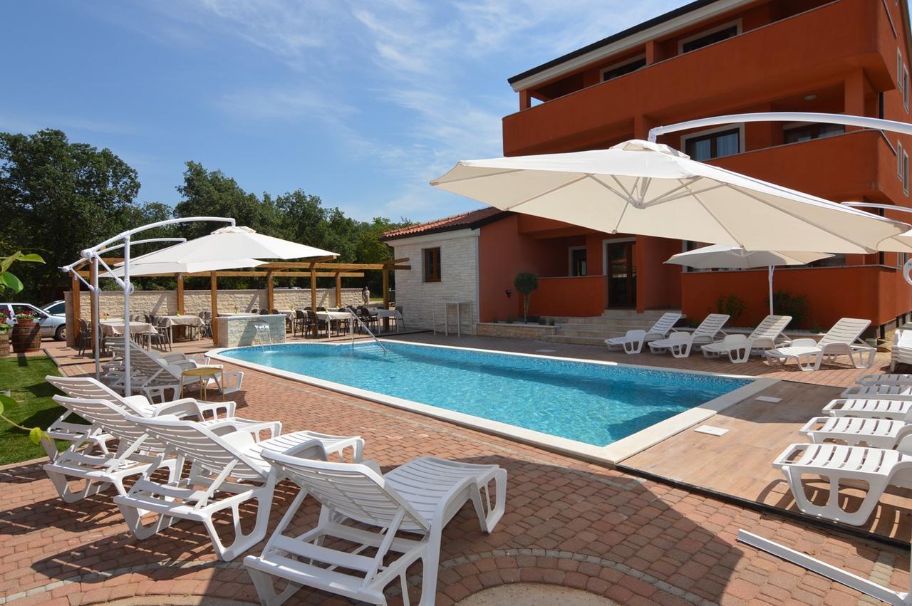 Hotel Natura Vilanija Екстериор снимка