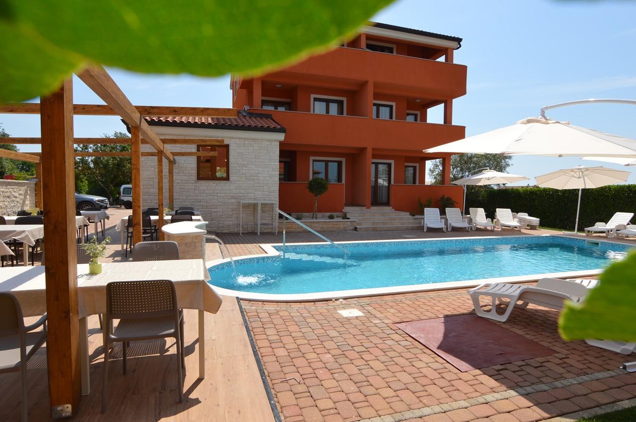 Hotel Natura Vilanija Екстериор снимка
