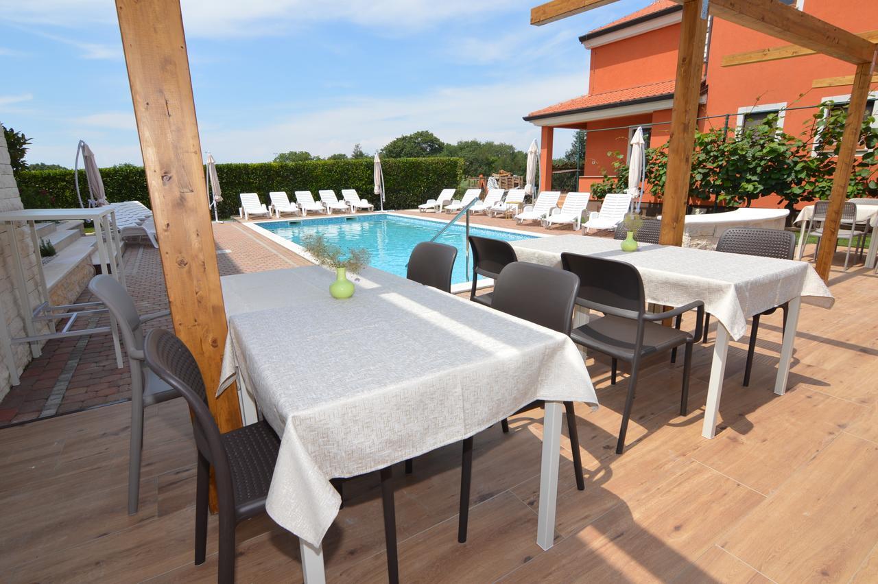 Hotel Natura Vilanija Екстериор снимка