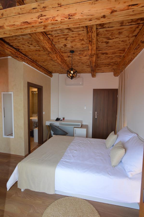 Hotel Natura Vilanija Екстериор снимка