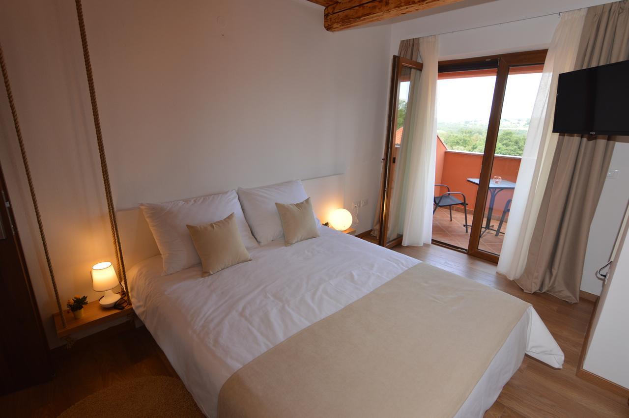 Hotel Natura Vilanija Екстериор снимка