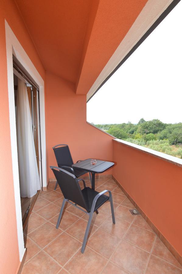 Hotel Natura Vilanija Екстериор снимка
