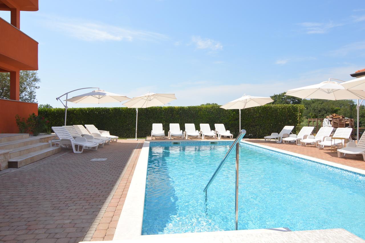 Hotel Natura Vilanija Екстериор снимка