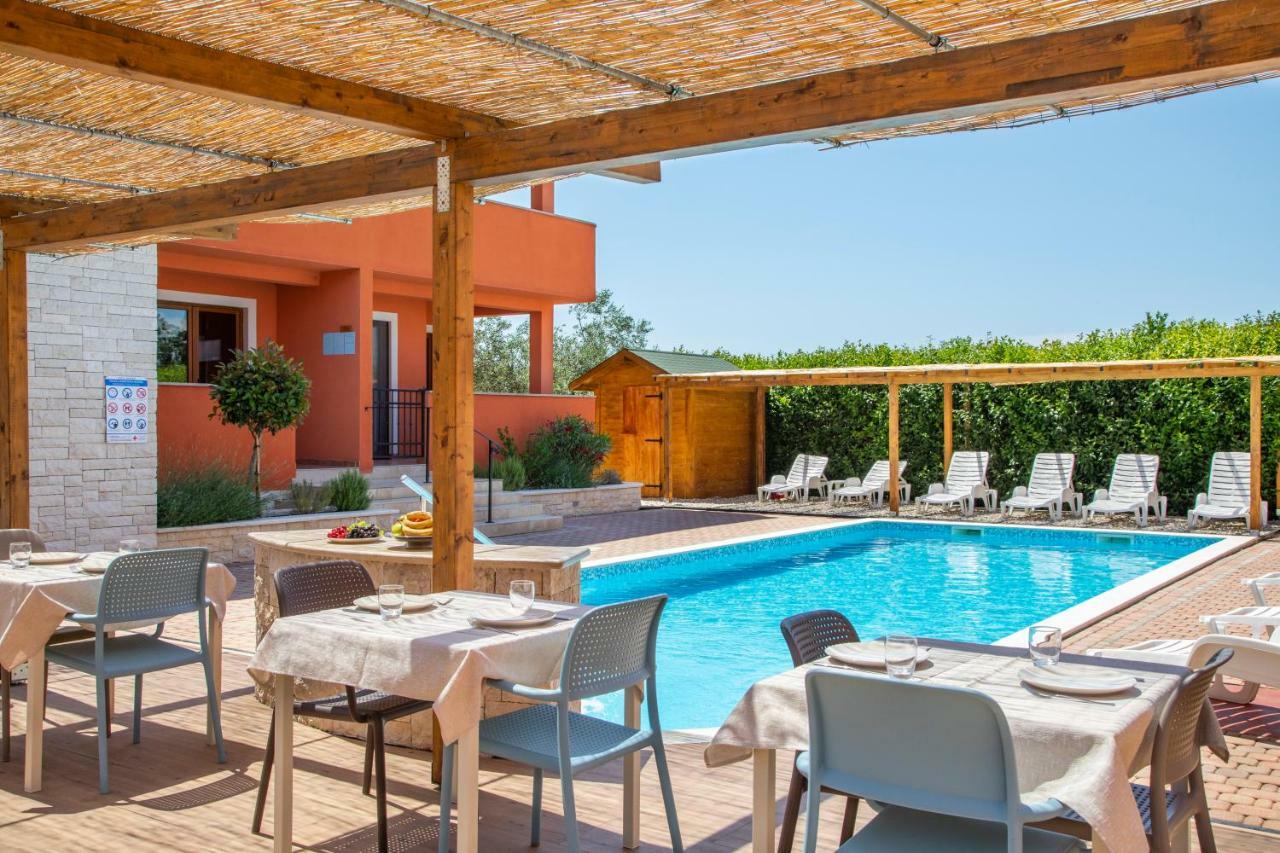 Hotel Natura Vilanija Екстериор снимка